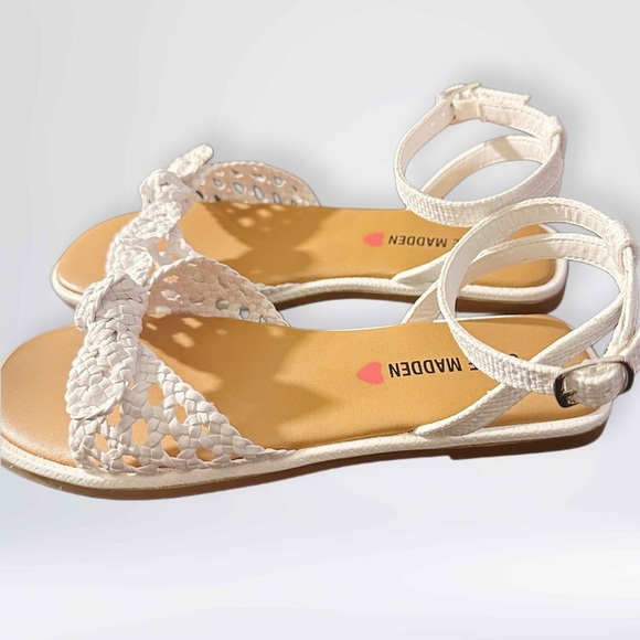 NEW Steve Madden Girl’s Open Toe/Back Raffia Sandals White Size 1 - Picture 9 of 14